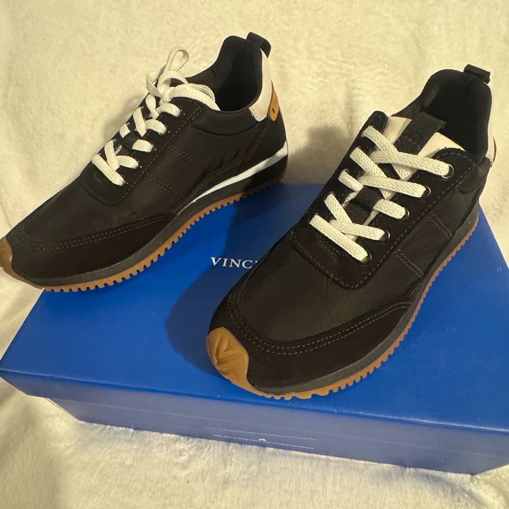 Vince Black and White Men's Sneakers size 4, unisex Women’s size 6